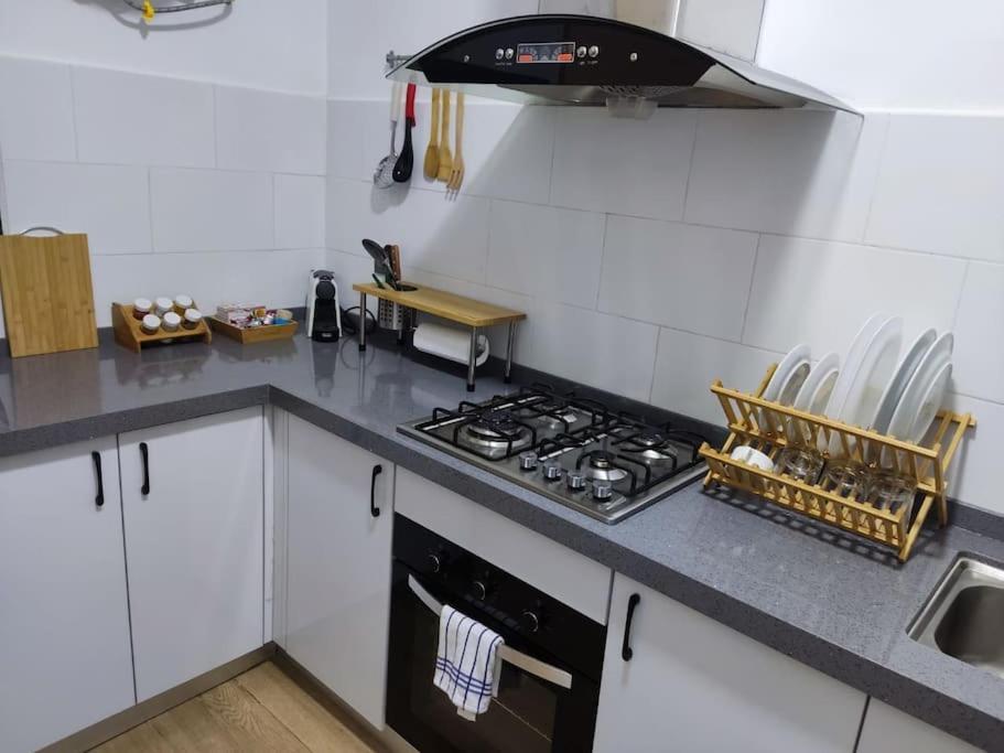 Superbe Appartement Avec Parking Gratuit Et Garde Dakar Esterno foto