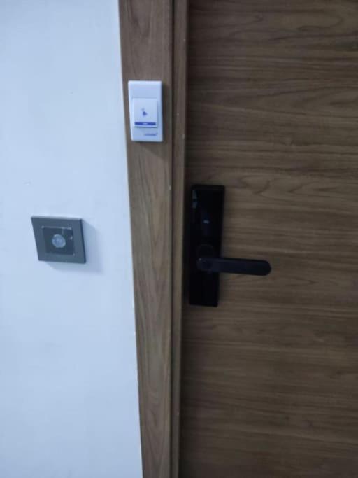 Superbe Appartement Avec Parking Gratuit Et Garde Dakar Esterno foto