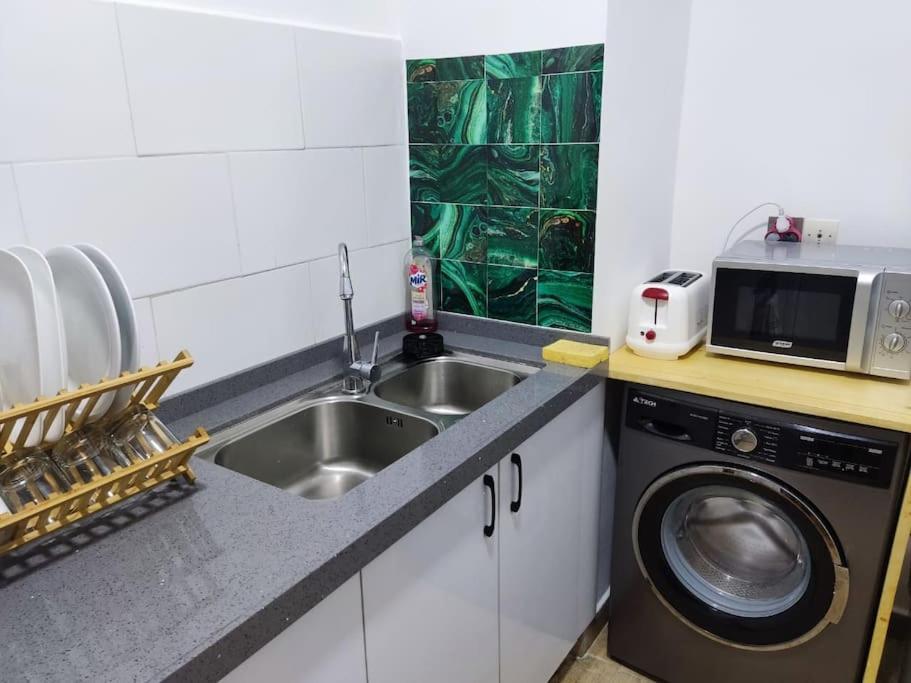 Superbe Appartement Avec Parking Gratuit Et Garde Dakar Esterno foto