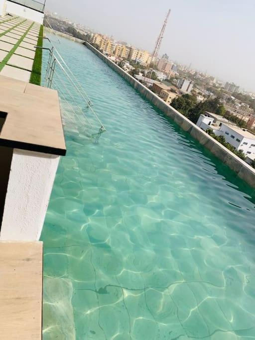 Superbe Appartement Avec Parking Gratuit Et Garde Dakar Esterno foto