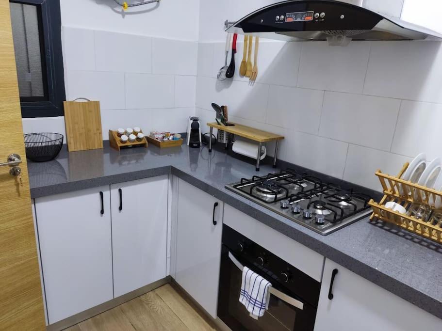 Superbe Appartement Avec Parking Gratuit Et Garde Dakar Esterno foto